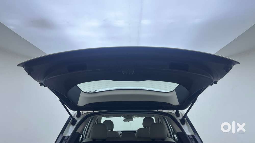 Mahindra Xuv700 2.2 Ax 5 Diesel At Str, 2021, Diesel