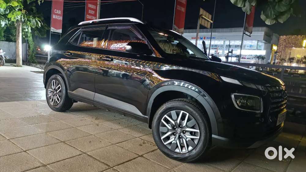 Hyundai Venue 2024 Petrol Well Maintained