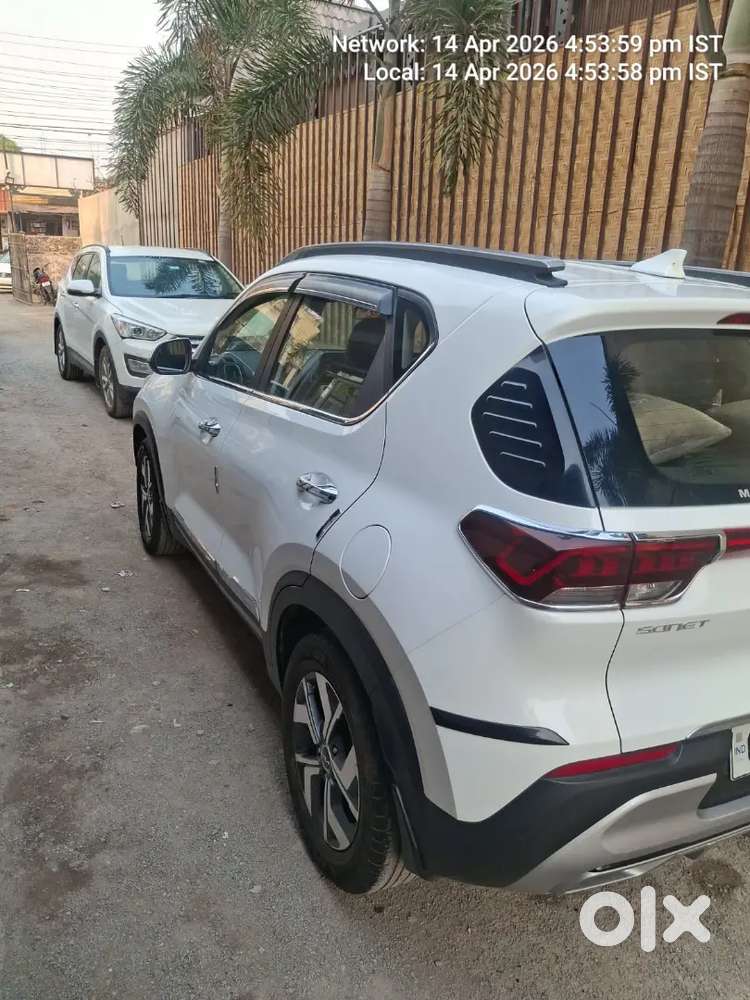 Both Keys 
Sunroof 
Pushbutton 
Alloywheel 
No. Exidental 
No. वर्क.