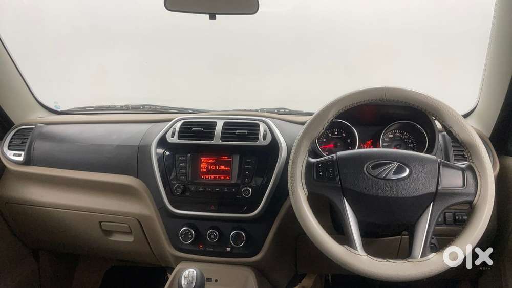 Mahindra Tuv 300 Mhawk100 T8 Dual Tone, 2017, Diesel