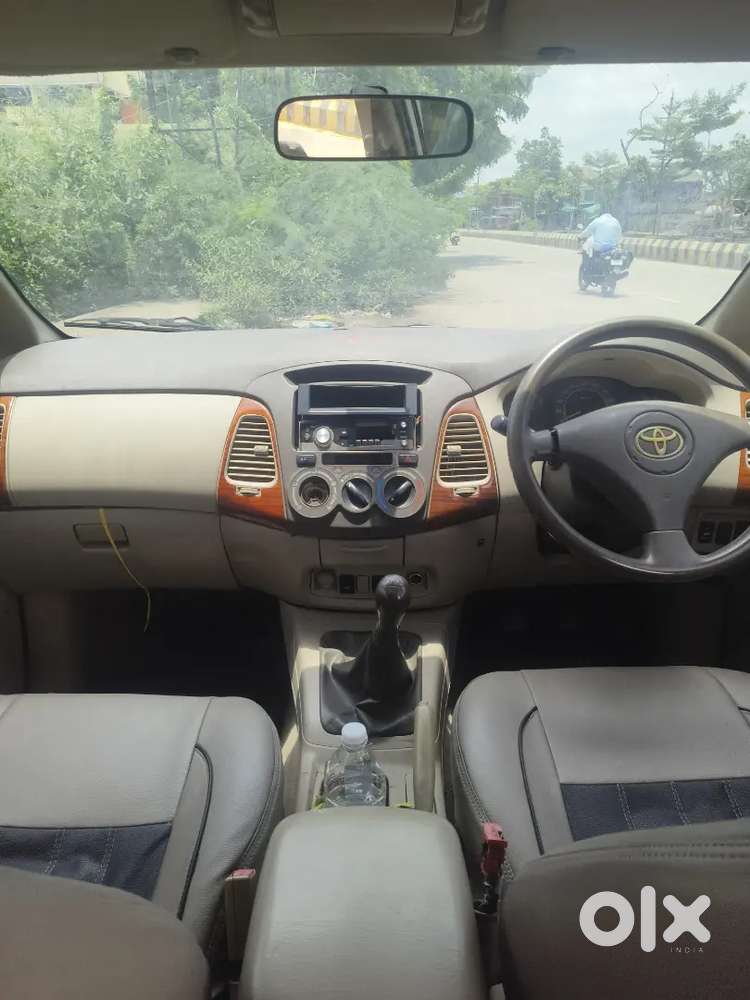 Toyota Innova 2011 Diesel 7-seater Car