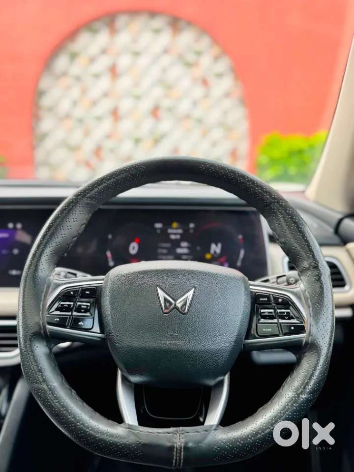 Mahindra Xuv700 2.2 Ax 7 Diesel Mt Luxury Pack Str, 2023, Diesel