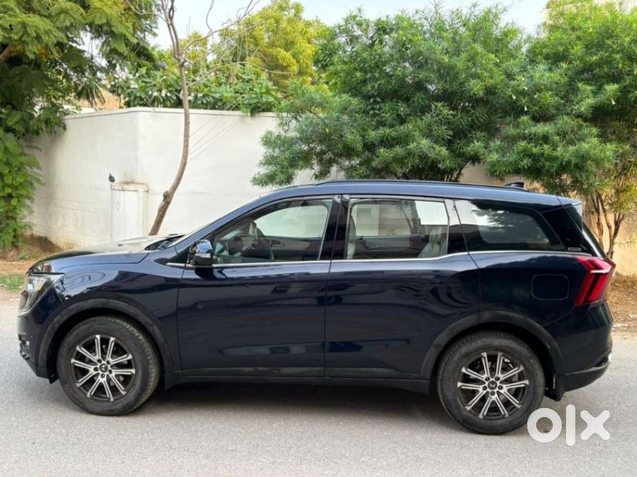 Mahindra Xuv700 2.0 Ax 7 Petrol Mt Str, 2023, Petrol