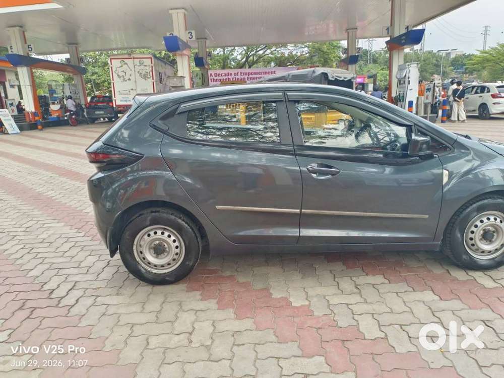 Tata Altroz 1.2 Xe, 2021, Petrol