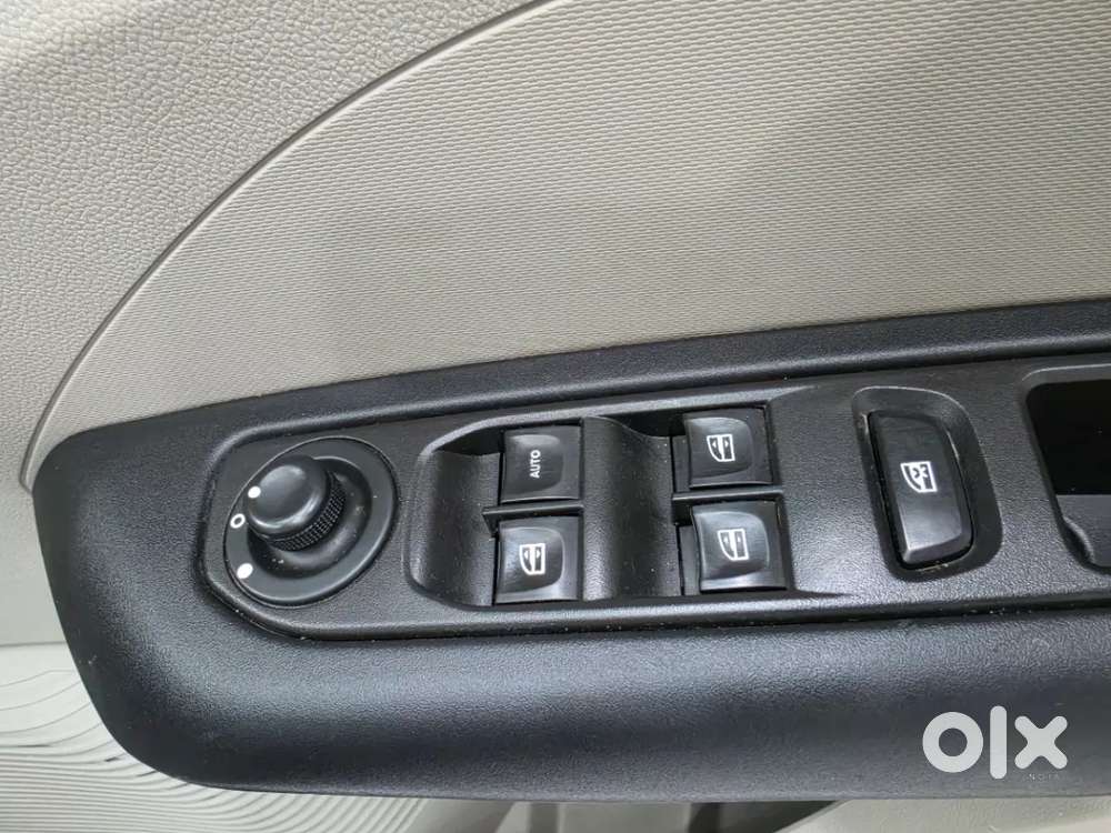 Renault Triber Rxz, 2023, Petrol