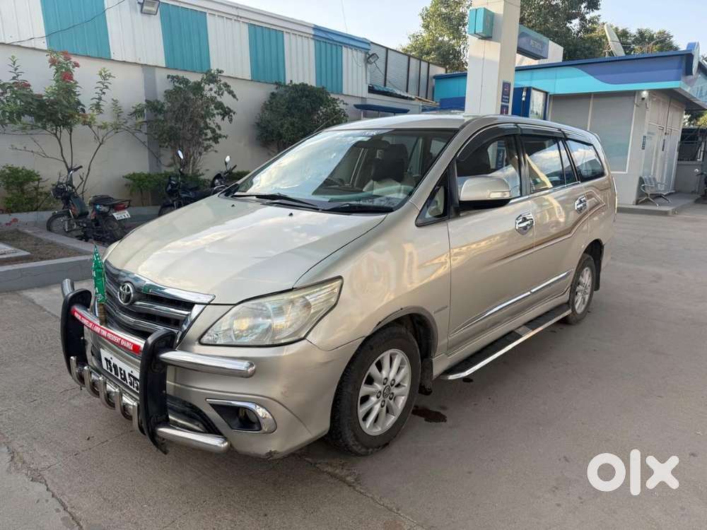 Toyota Innova 2.5 Z (7-seater) – Excellent Condition (showroom Track)
