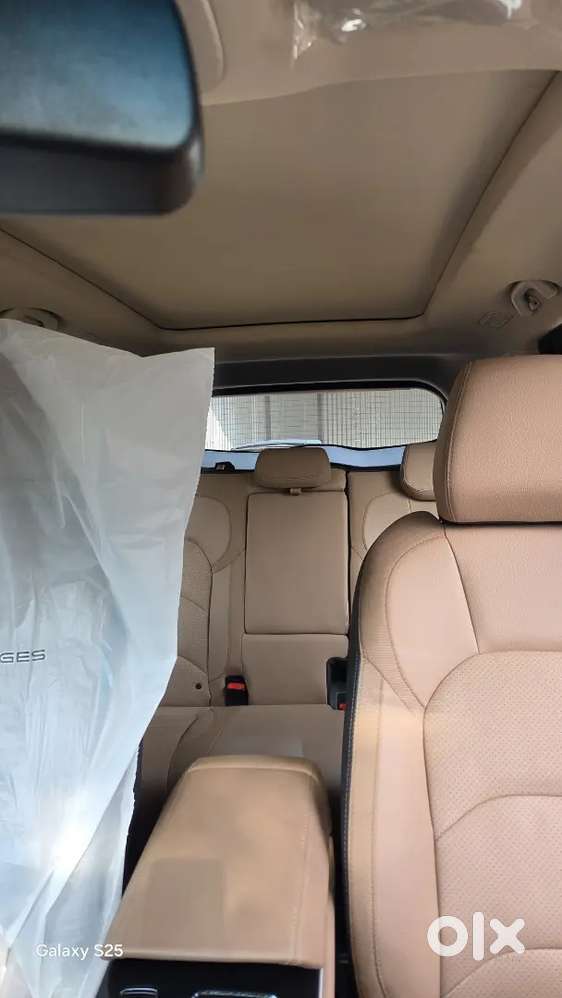 Mg Hector Plus Savvy 2026 Waiting