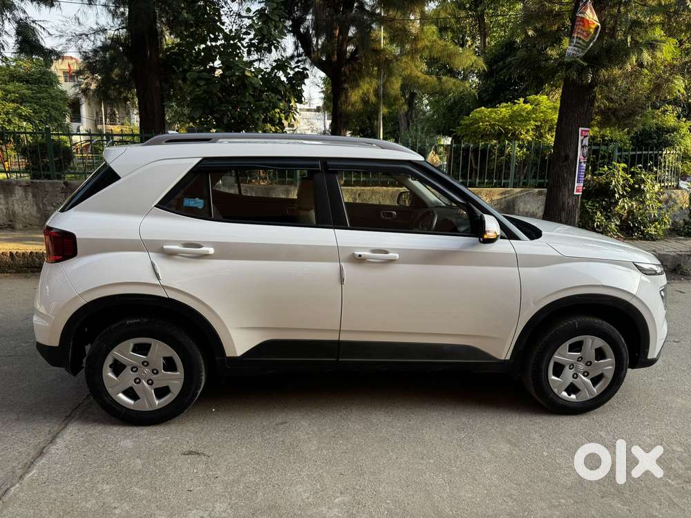 Hyundai Venue S (o) 1.2 Petrol Knight Edition, 2021, Petrol