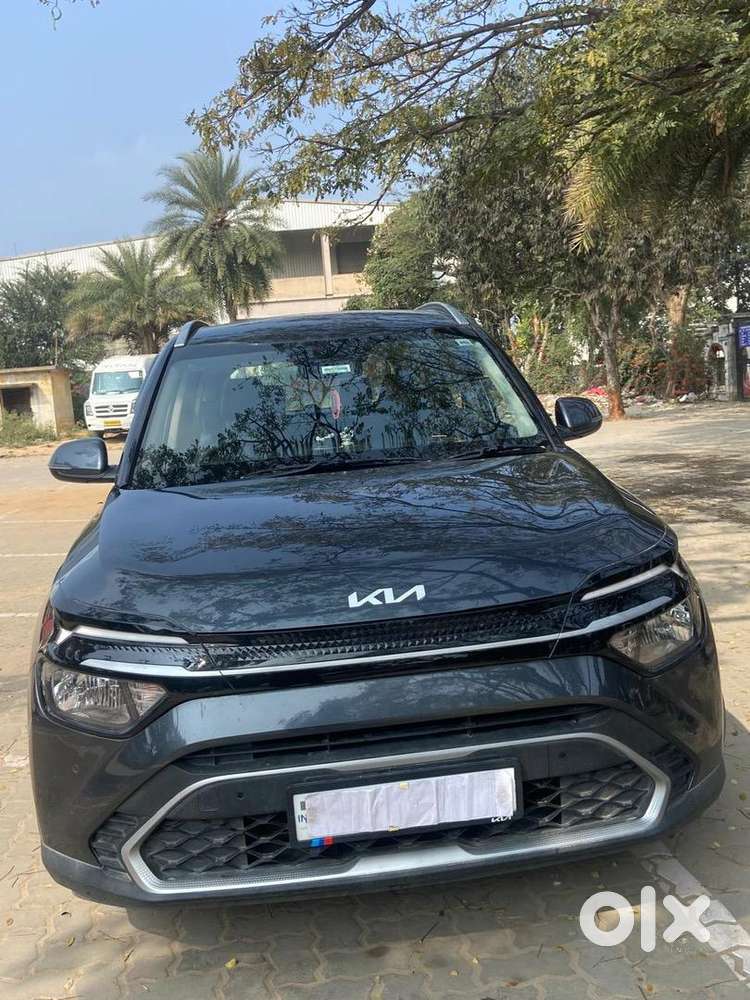 Kia Carens 2024 Petrol Well Maintained