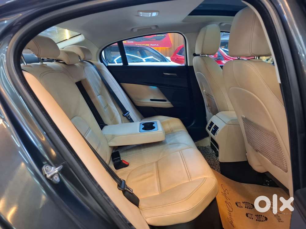 Jaguar Xe Prestige, 2016, Petrol
