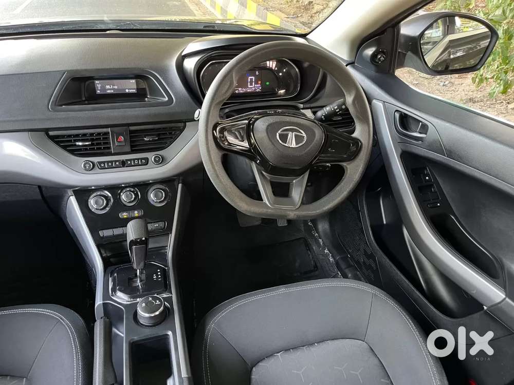 Tata Nexon 1.2 Revotron Xma Amt (s), 2023, Petrol