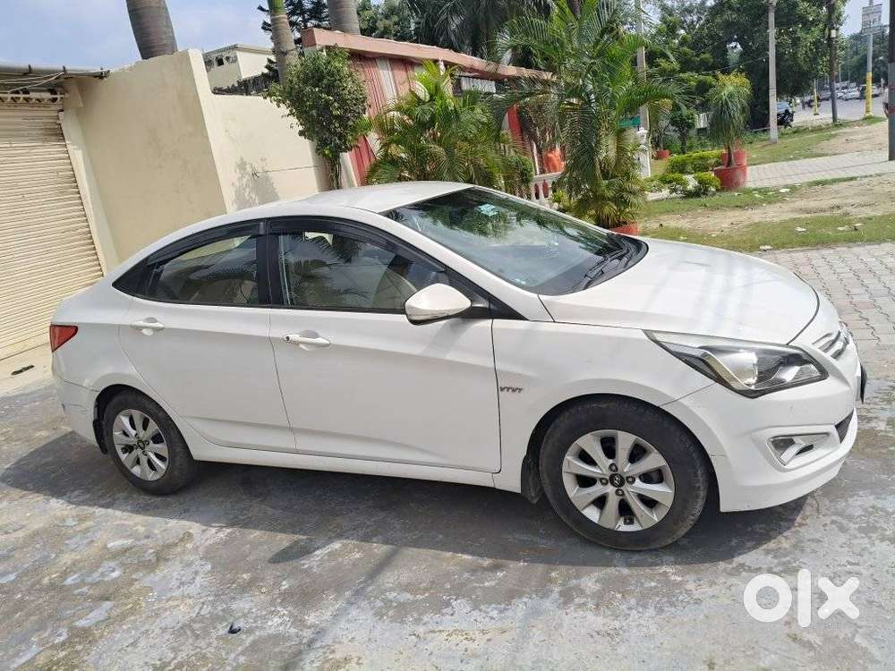 Hyundai Verna Fluidic 1.6 Vtvt Sx, 2015, Petrol