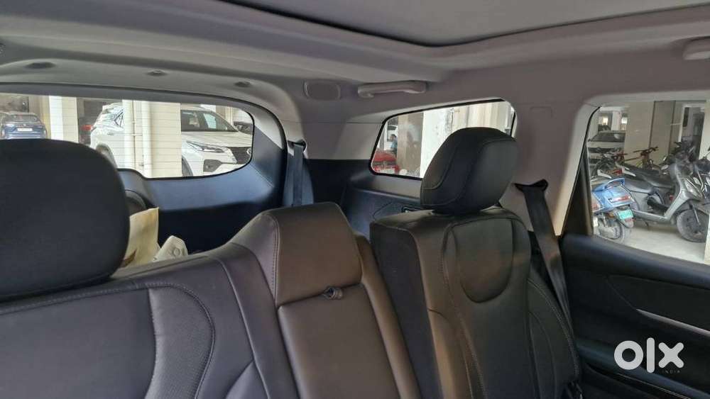 Mahindra Xuv700 2.2 Ax 7 Diesel At Luxury Pack Str Awd, 2025, Diesel