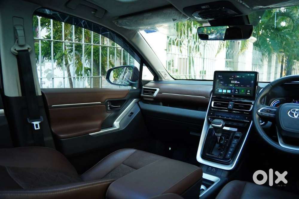 Toyota Innova Hycross 2.0 Zx Hybrid 7 Str, 2023, Petrol