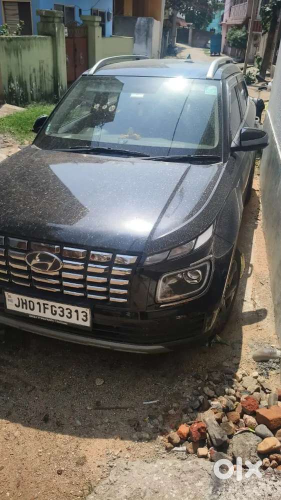 Hyundai Venue 2023 Petrol 38000 Km Driven