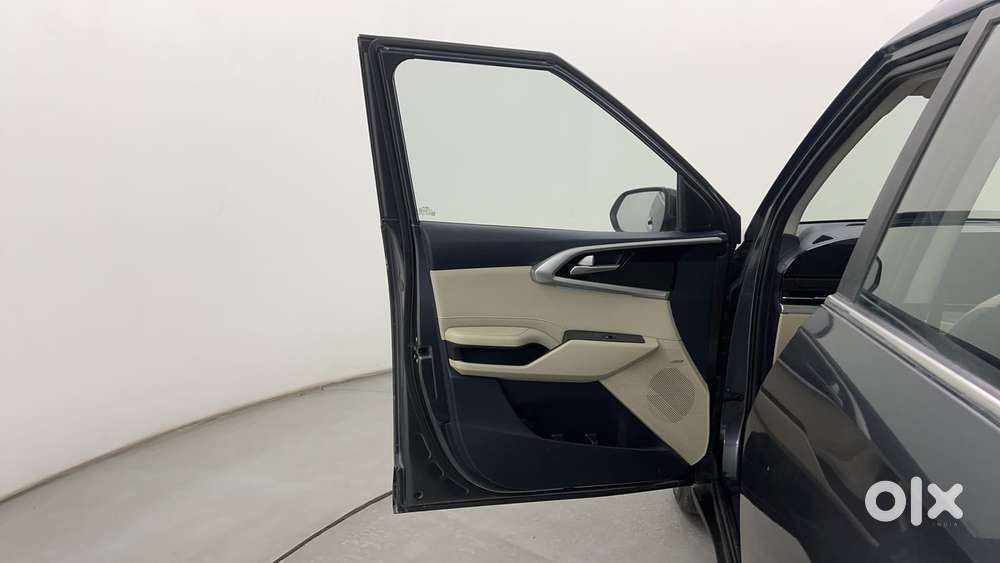 Kia Carens 1.4 Luxury Plus Dct 7 Str, 2022, Petrol