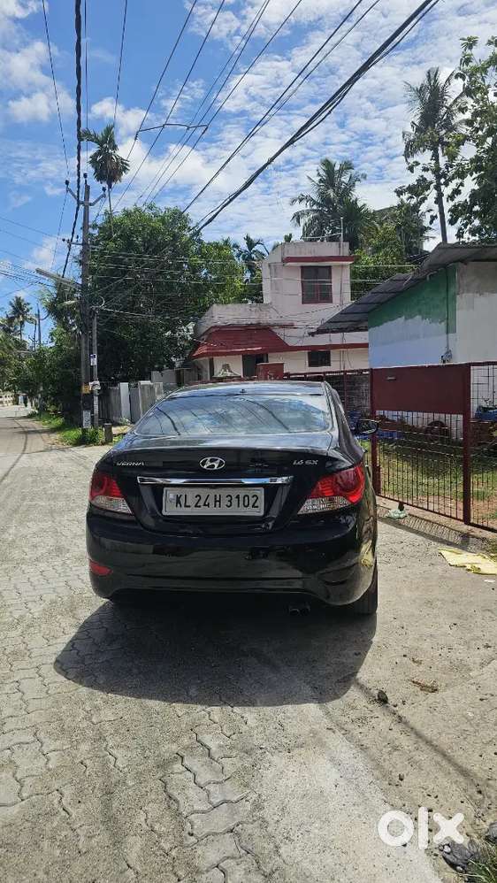 Verna Fluidic 1.6 Sx Thunder Black