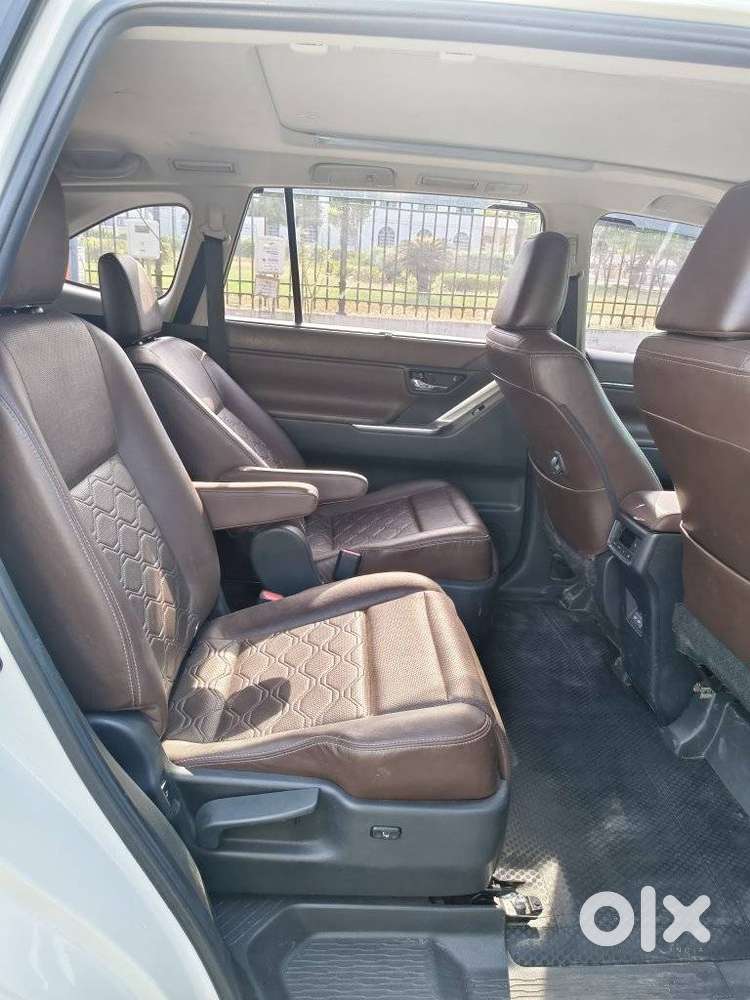 Toyota Innova Hycross 2.0 Zx Hybrid 7 Str, 2023, Petrol