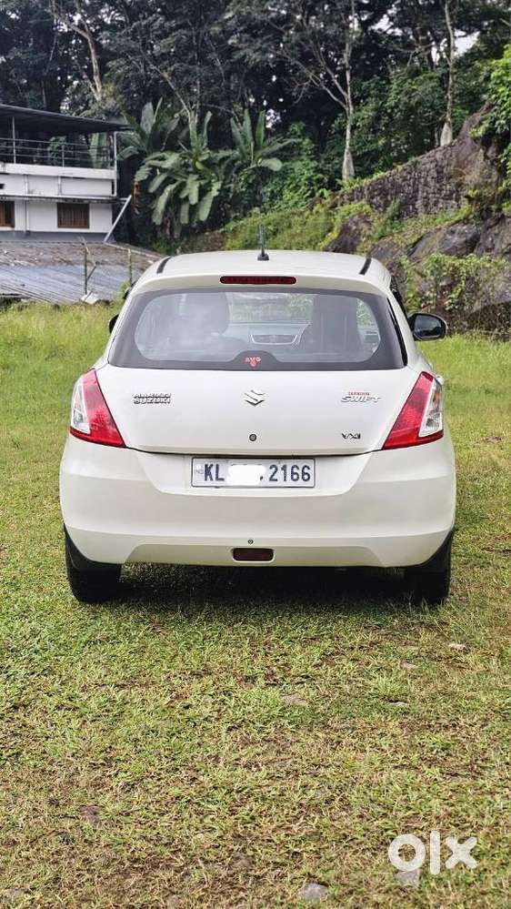 Maruti Suzuki Swift Vxi + Manual, 2012, Petrol