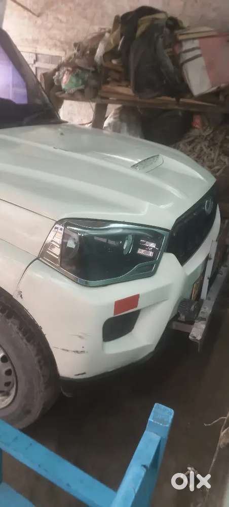 गाड़ी 2018 मॉडल फर्स्ट हैंड मेरे यहां का ही है