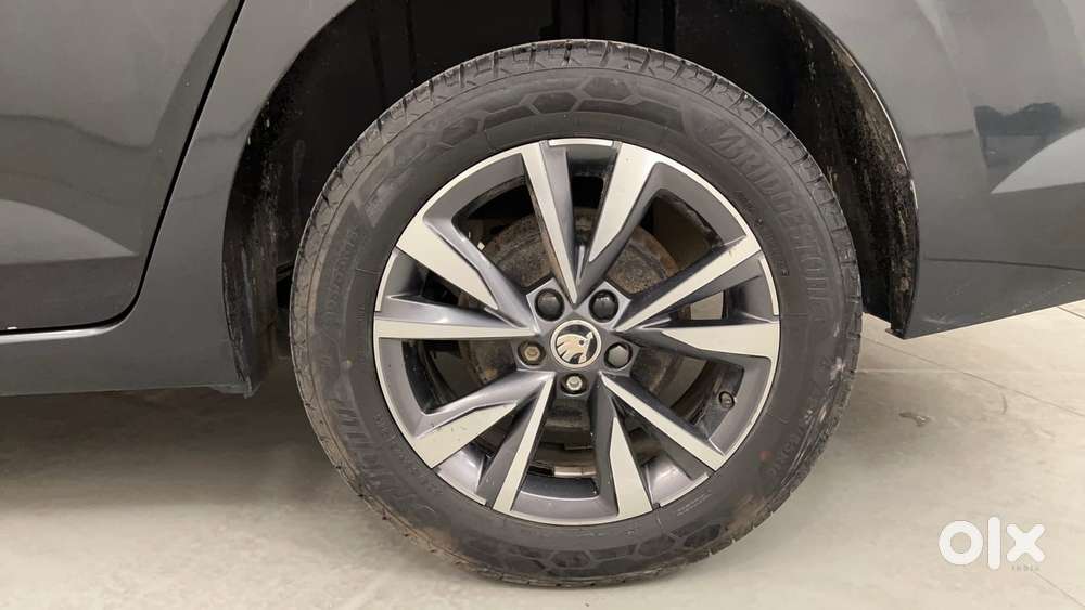 Skoda Slavia Style 1.0l Tsi Mt, 2023, Petrol