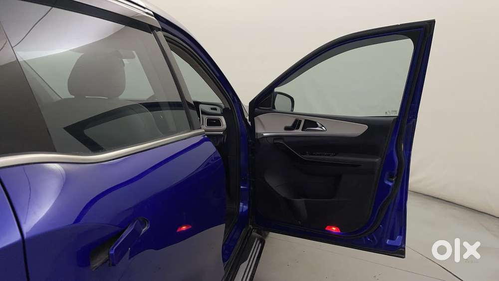 Mahindra Xuv700 2.0 Ax 7 Petrol At Luxury Pack Str, 2022, Petrol