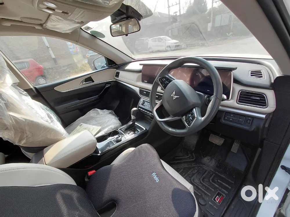 Mahindra Xuv700 2024 Diesel 15000 Km Driven
