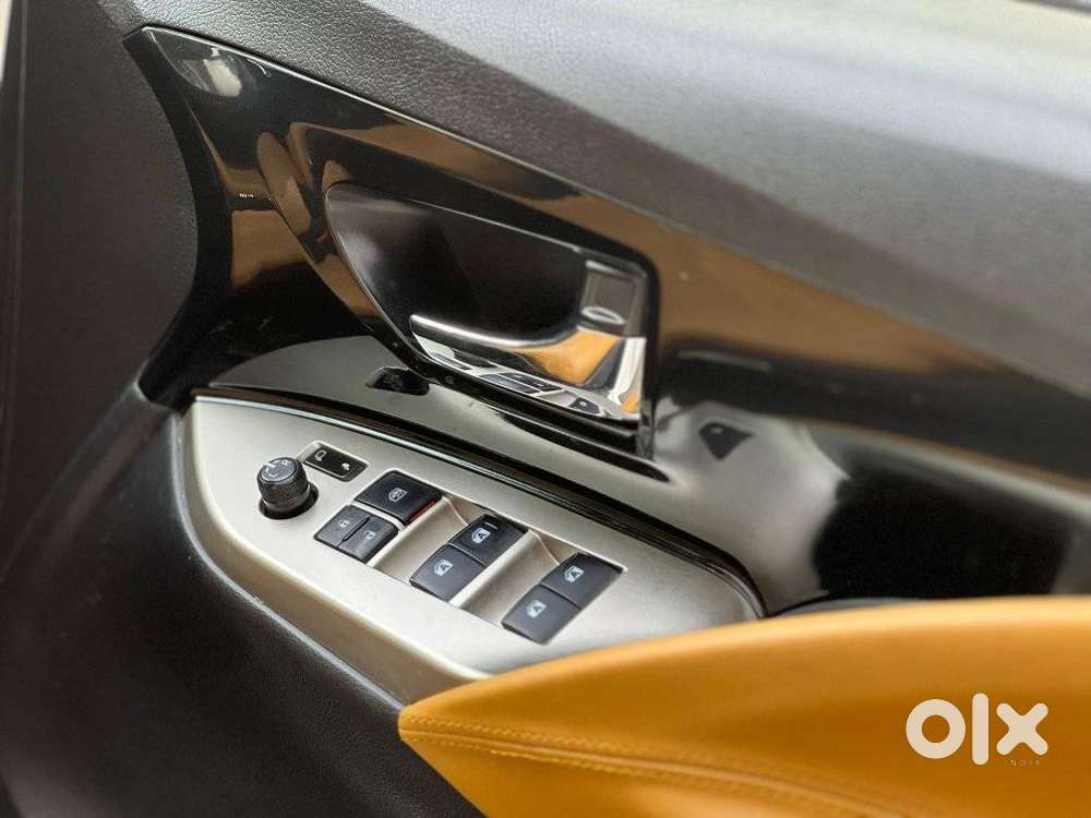 Toyota Innova Crysta 2.8z Automatic, 2016, Diesel