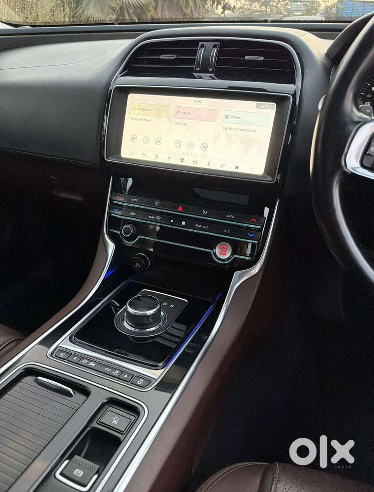 Jaguar Xe Portfolio, 2019, Petrol