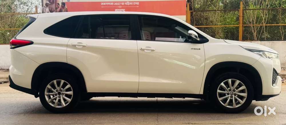 Toyota Innova Hycross 2.0 Vx (o) Hybrid 8 Str, 2024, Petrol