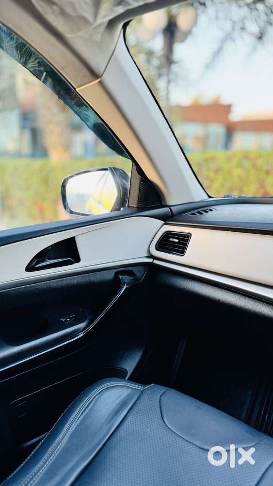 Mahindra Xuv700 2.2 Ax 5 Diesel At 7 Str, 2022, Diesel