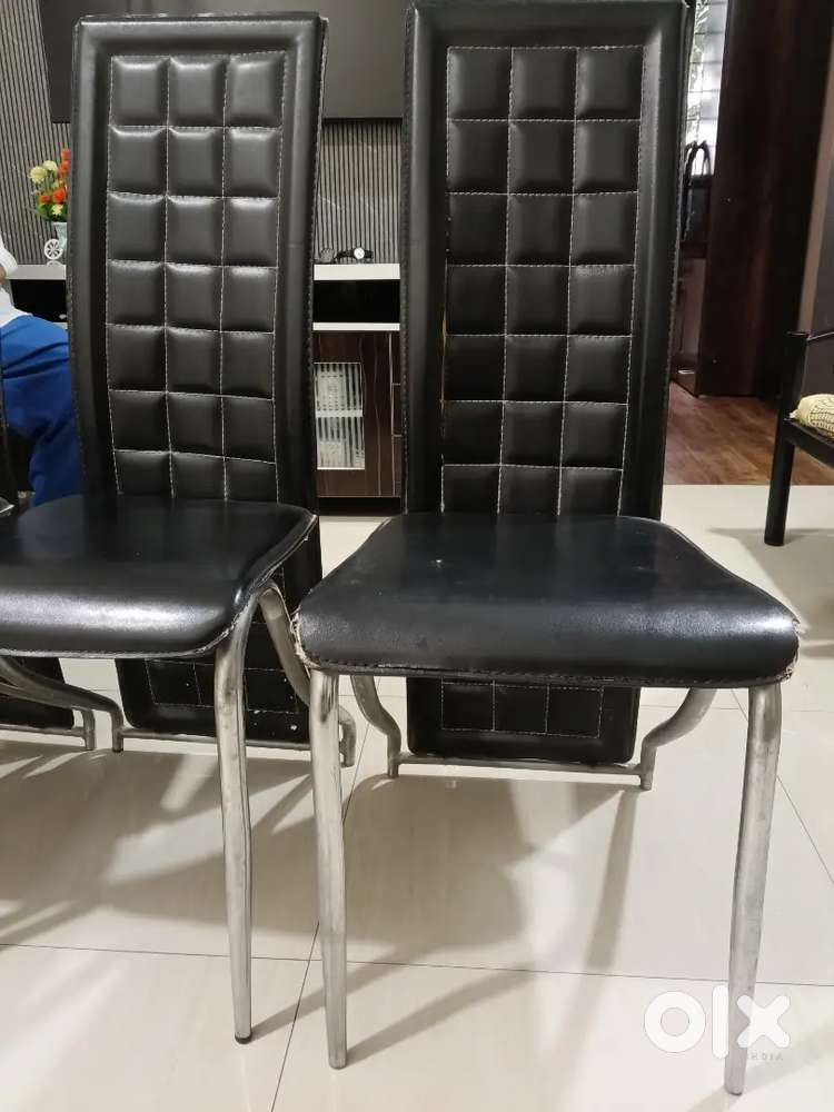 Dining Table Chairs Set of 4 in ok condition