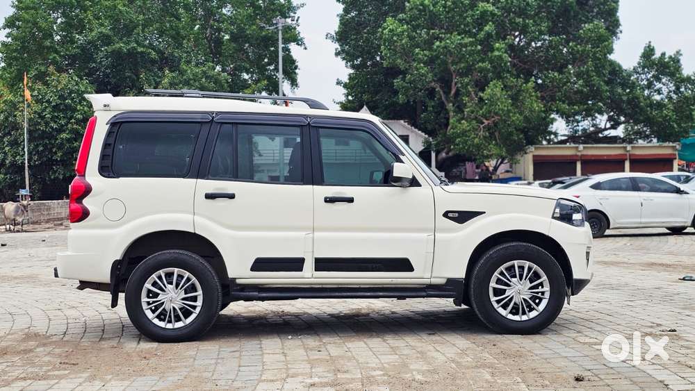 Mahindra Scorpio Classic 2.2 S Mt 9 Str, 2025