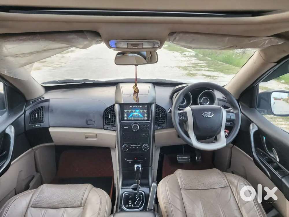 Mahindra Xuv W10 Automatic 
Sunroof 
Electronic Seats 
Ac
