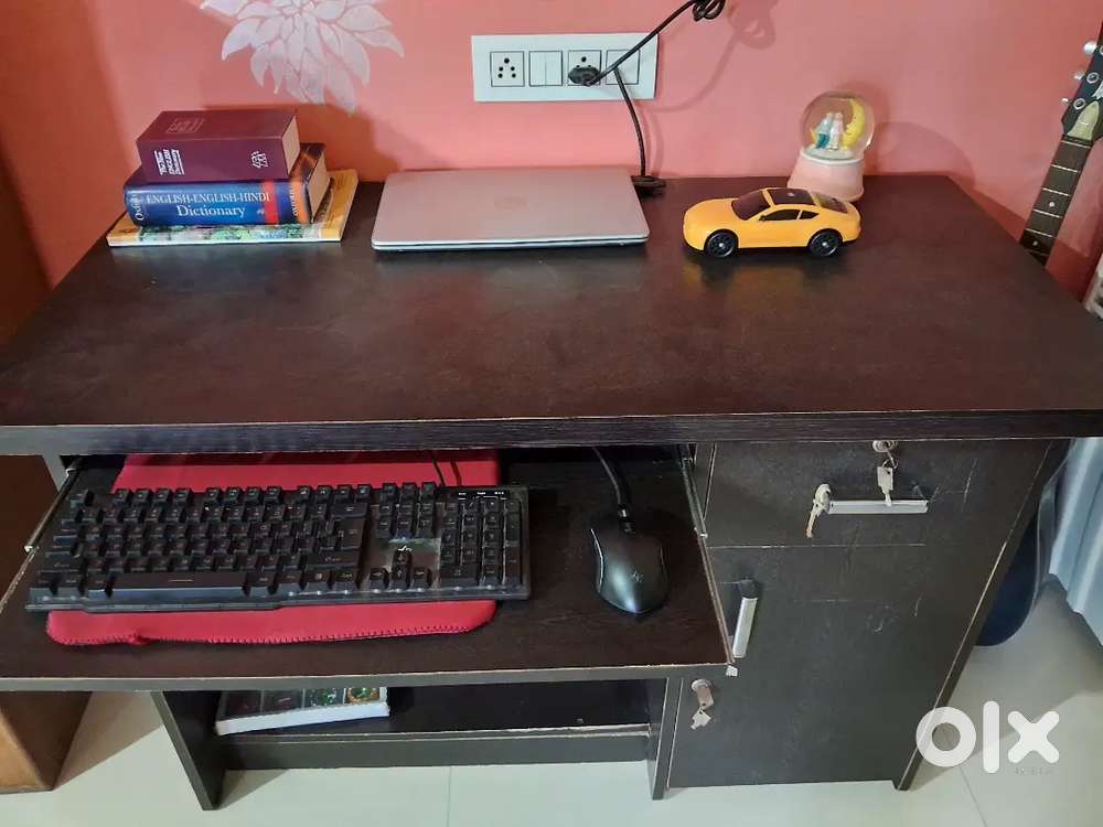 Computer table for work