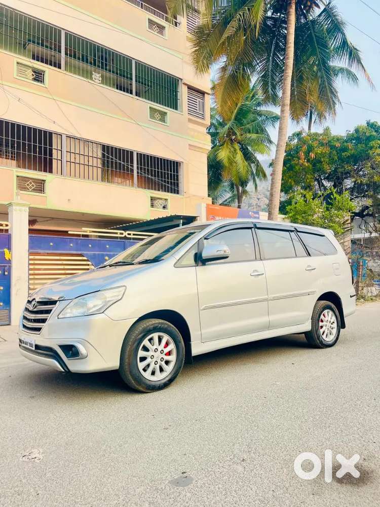 Toyota Innova 2012