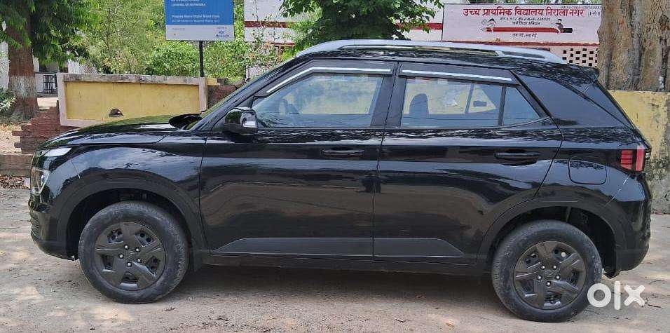 Hyundai Venue 1.2 S (o), 2024, Petrol