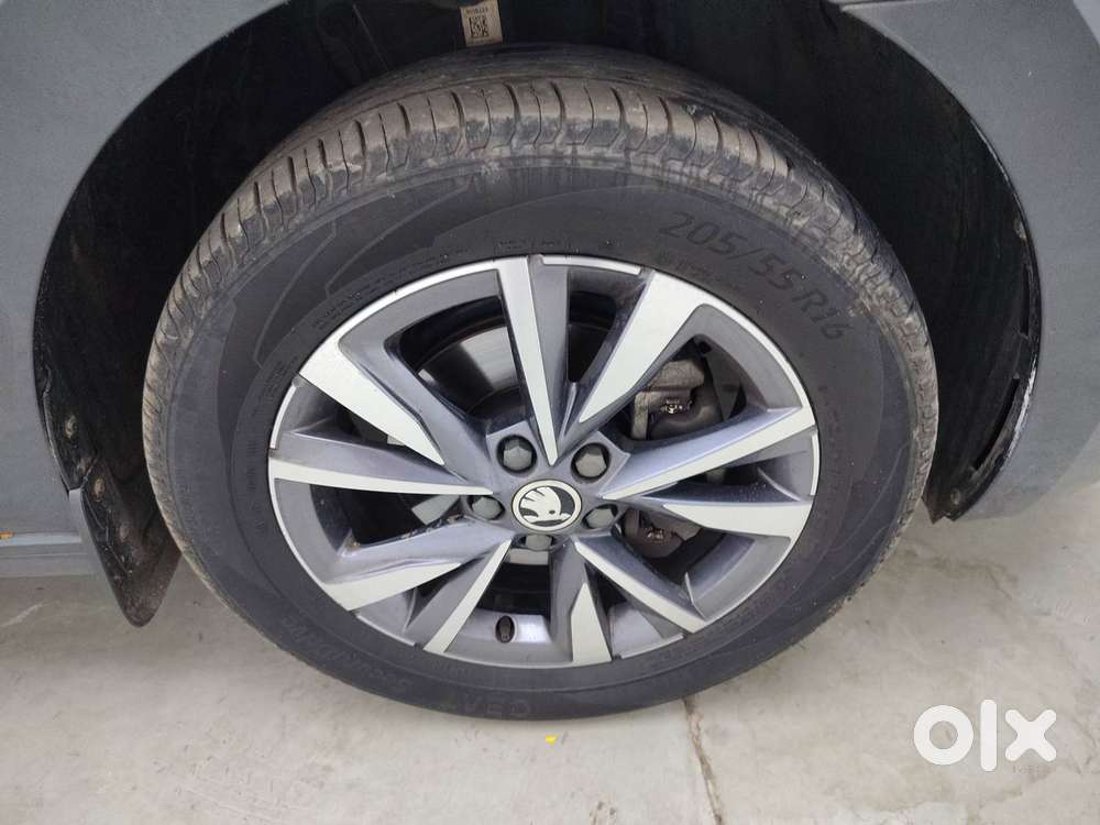 Skoda Slavia Style 1.0l Tsi Mt, 2023, Petrol