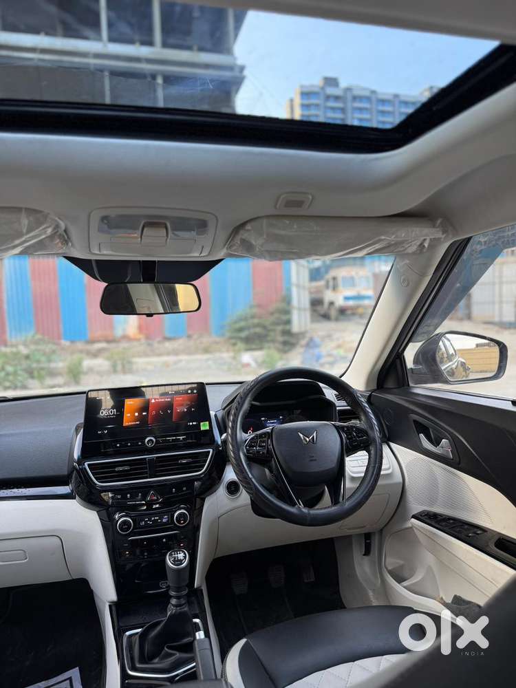 Mahindra Xuv 3xo Ax5 Pm Mt, 2024, Petrol