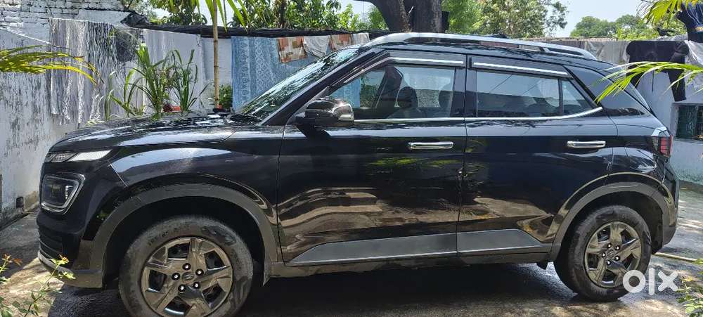 Hyundai Venue 2024 Petrol Well Maintained Only 22000 Driven