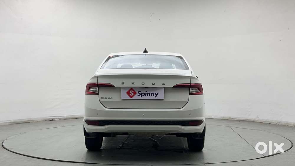 Skoda Slavia Ambition 1.0l Tsi At, 2022, Petrol