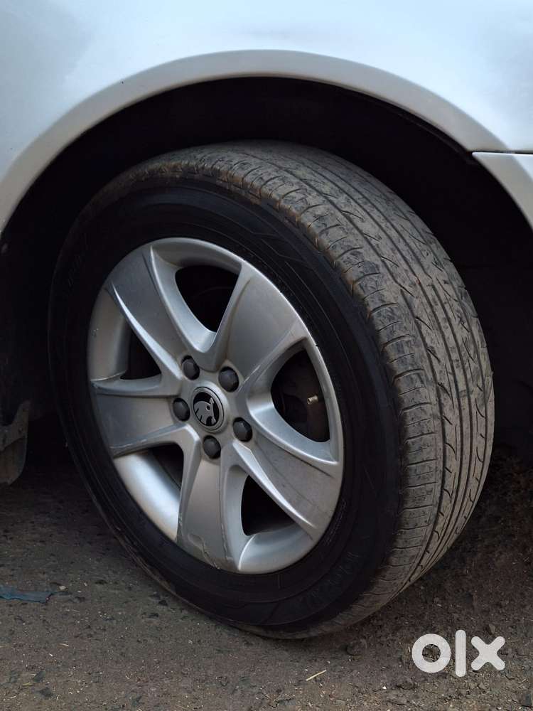 Skoda Laura Ambiente 2.0 Tdi Cr Automatic, 2011, Diesel