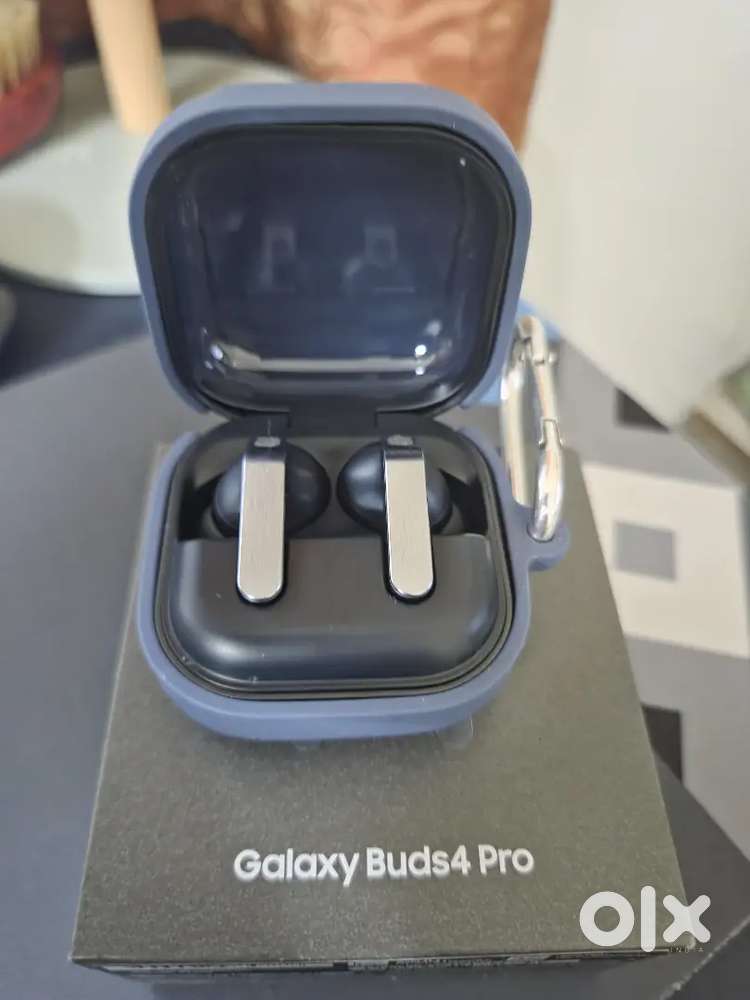Galaxy buds pro 4 ( 5 months of warranty left)