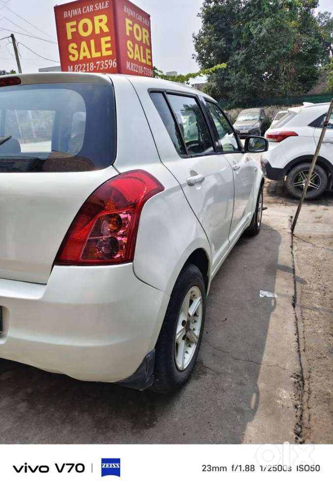 Maruti Suzuki Swift Vxi 1.2 Abs Bs-iv, 2011, Petrol