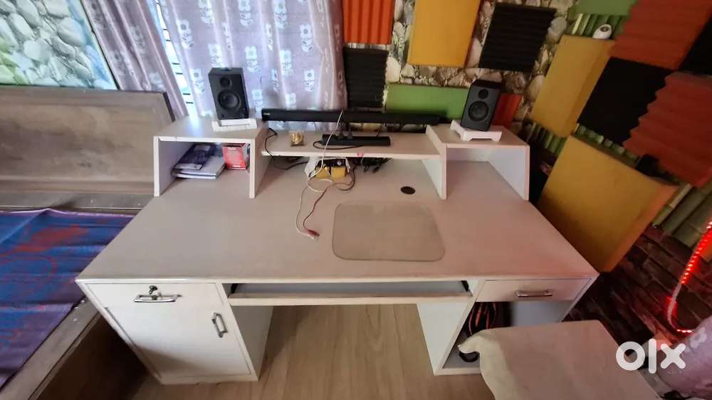 Studio table