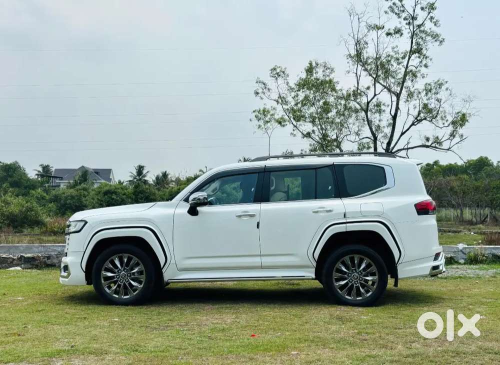 2022/23 Toyota Land Cruiser 300 Diesel.12 Lakhs Extras.