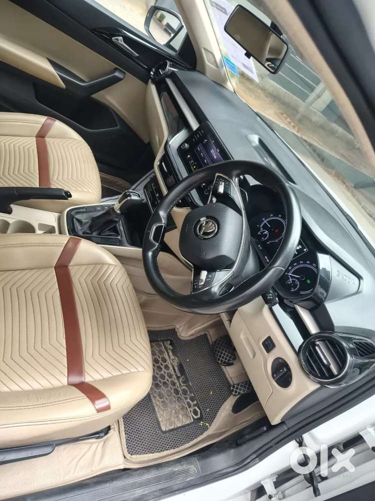 Skoda Slavia Ambition 1.0l Tsi At, 2022, Petrol