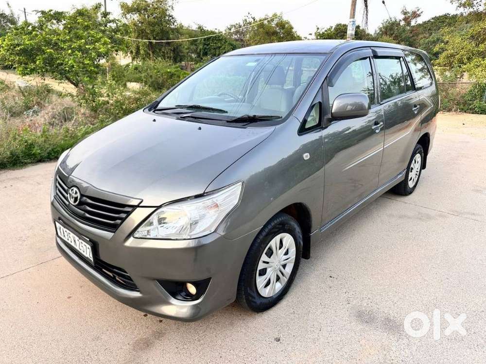Toyota Innova 2.5 G (diesel) 8 Seater, 2013, Diesel