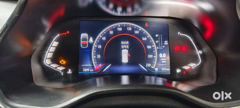 Renault Triber Rxz, 2024, Petrol