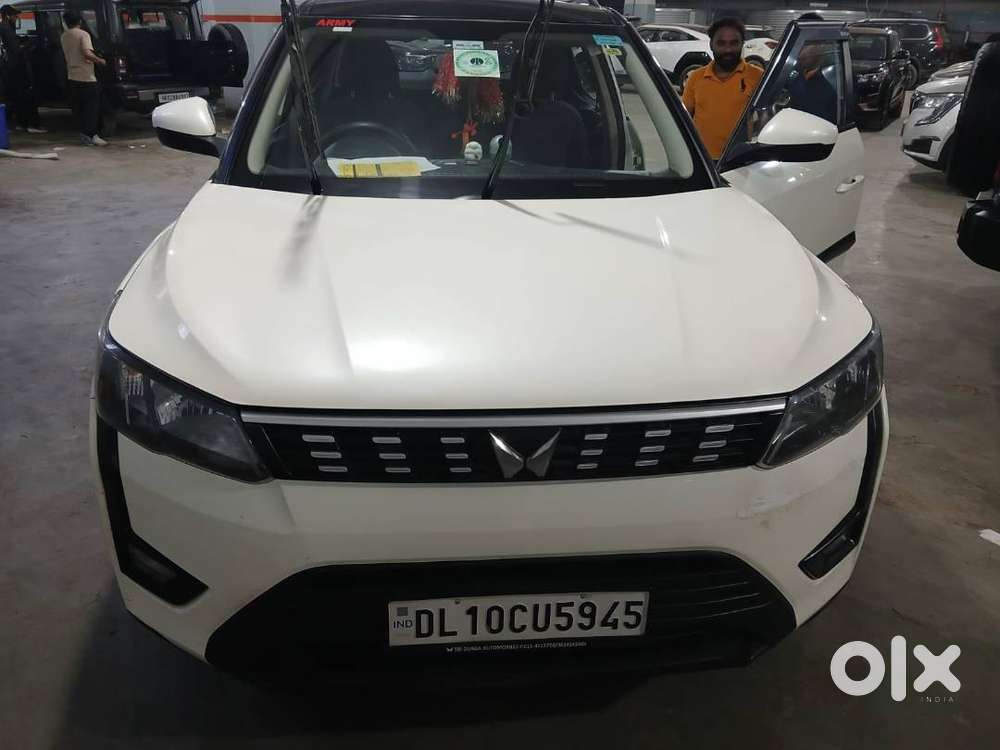 Sunroof। महिंद्रा W 6 300 With Sunroof